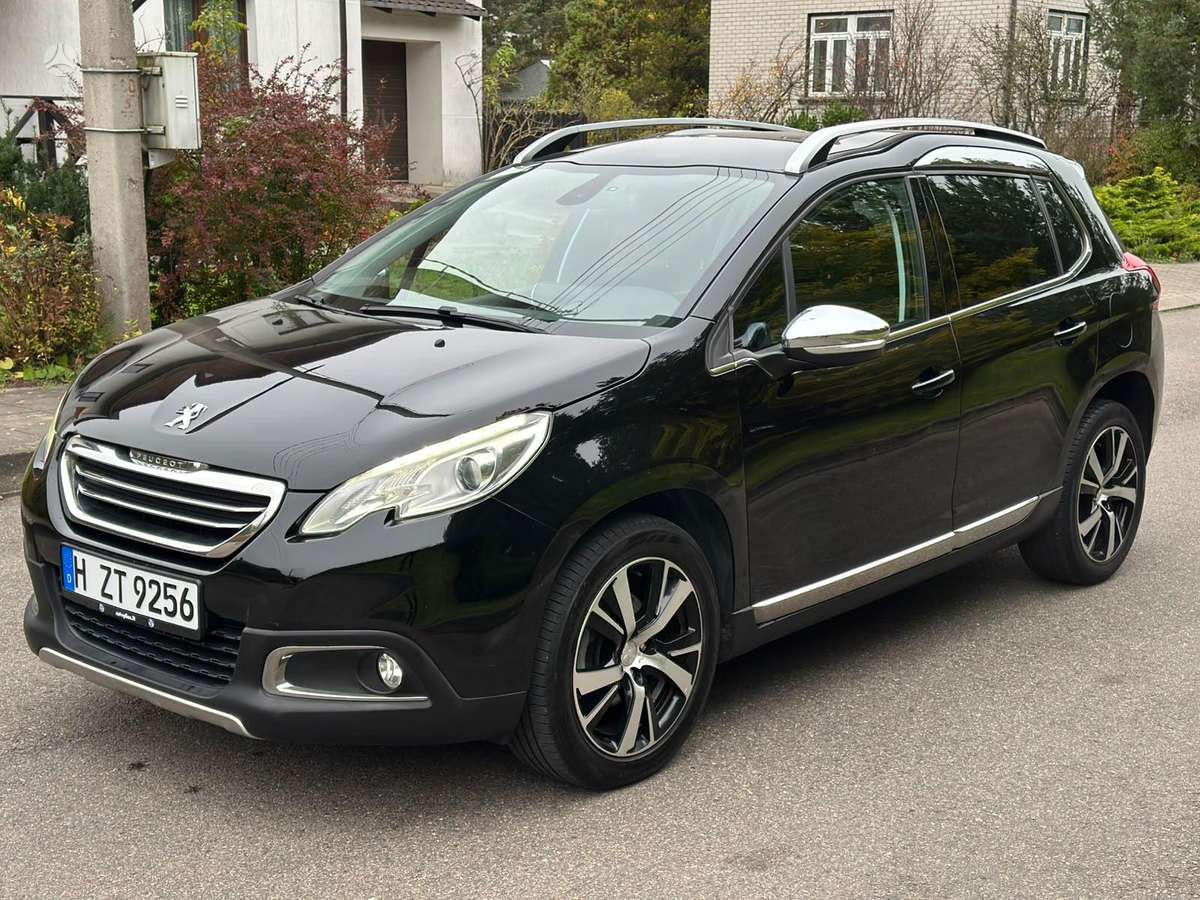 Peugeot 2008 2014 — interior