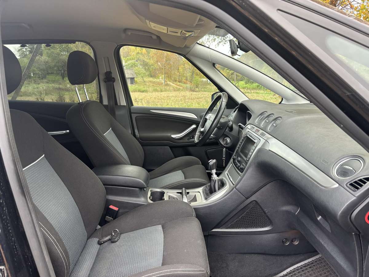 Ford S-MAX 2011 — photo 7