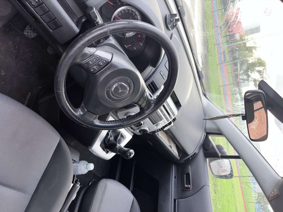 Mazda 5 2006 — двигун 1998 cm³, 110 HP (81kW)