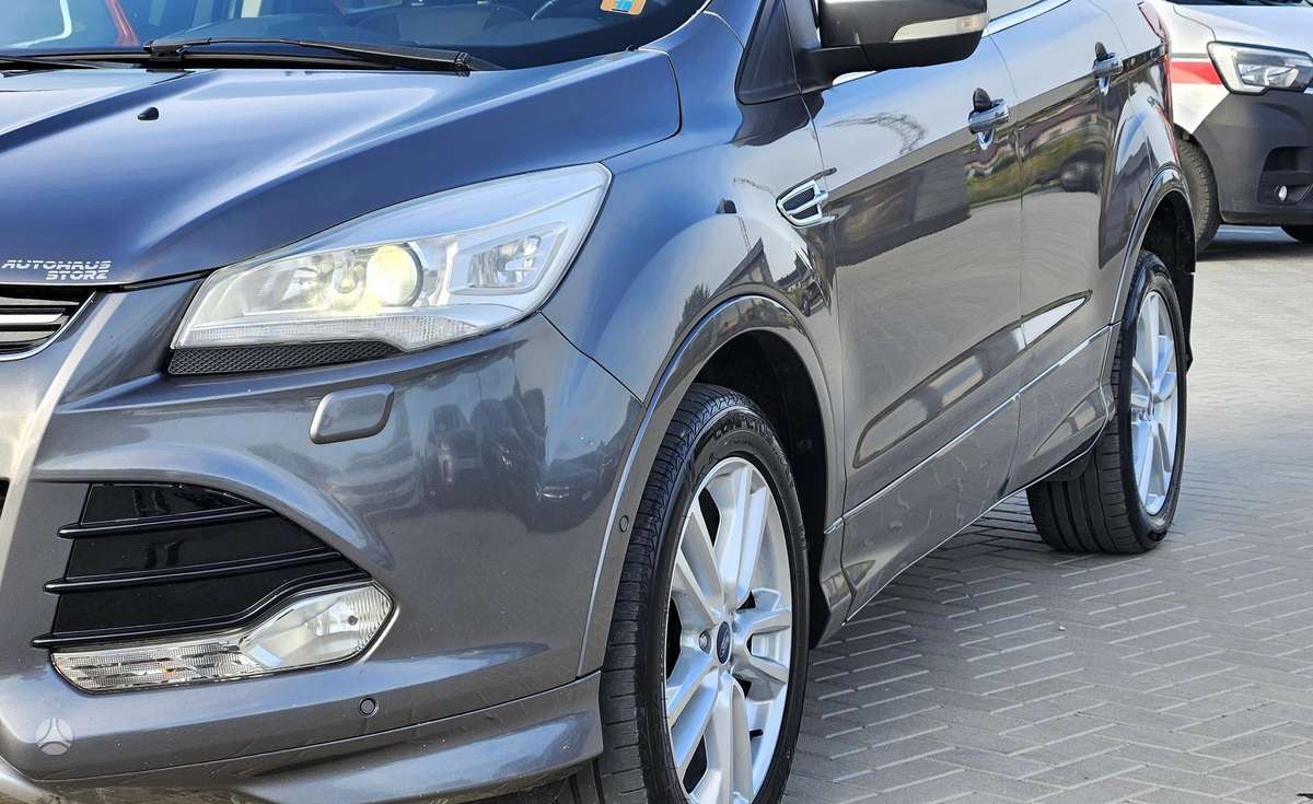 Ford Kuga 2014 — вигляд ззаду