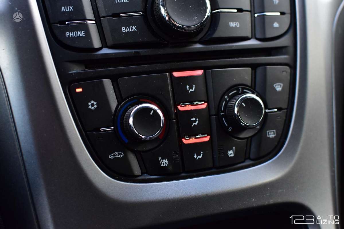 Opel Astra 2013 — фото 16