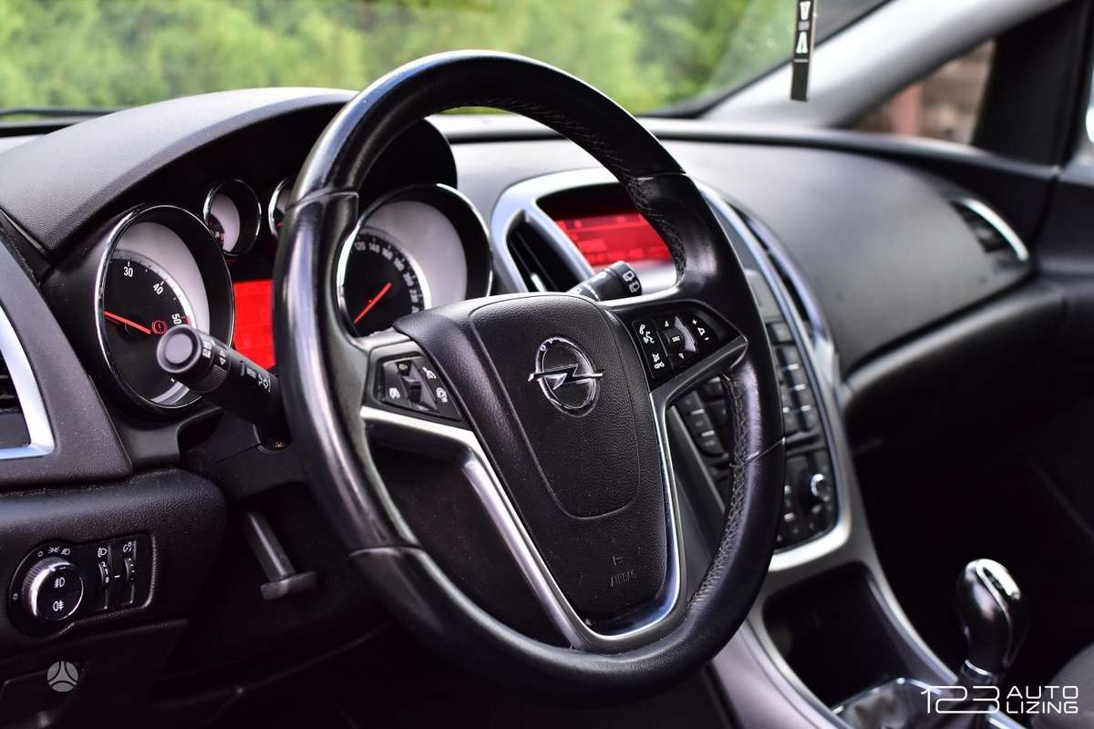 Opel Astra 2013 — фото 21