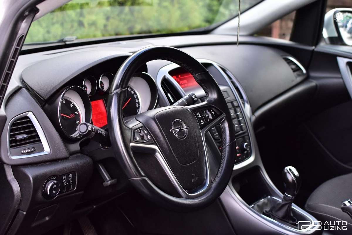 Opel Astra 2013 — фото 22