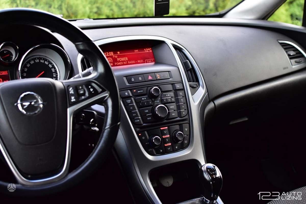 Opel Astra 2013 — фото 24