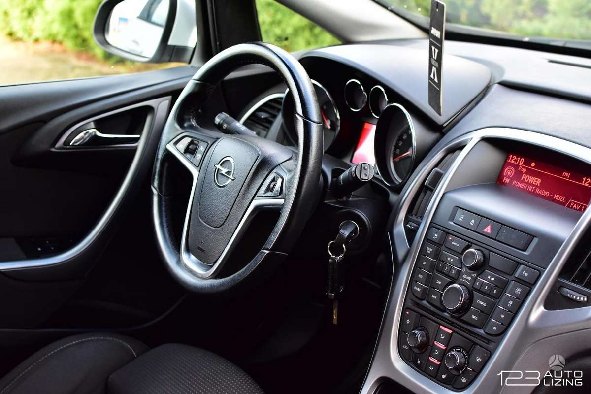 Opel Astra 2013 — фото 25