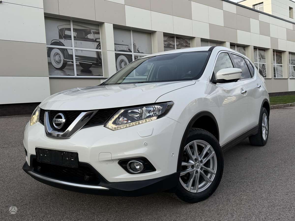Nissan X-Trail 2014 — rear view