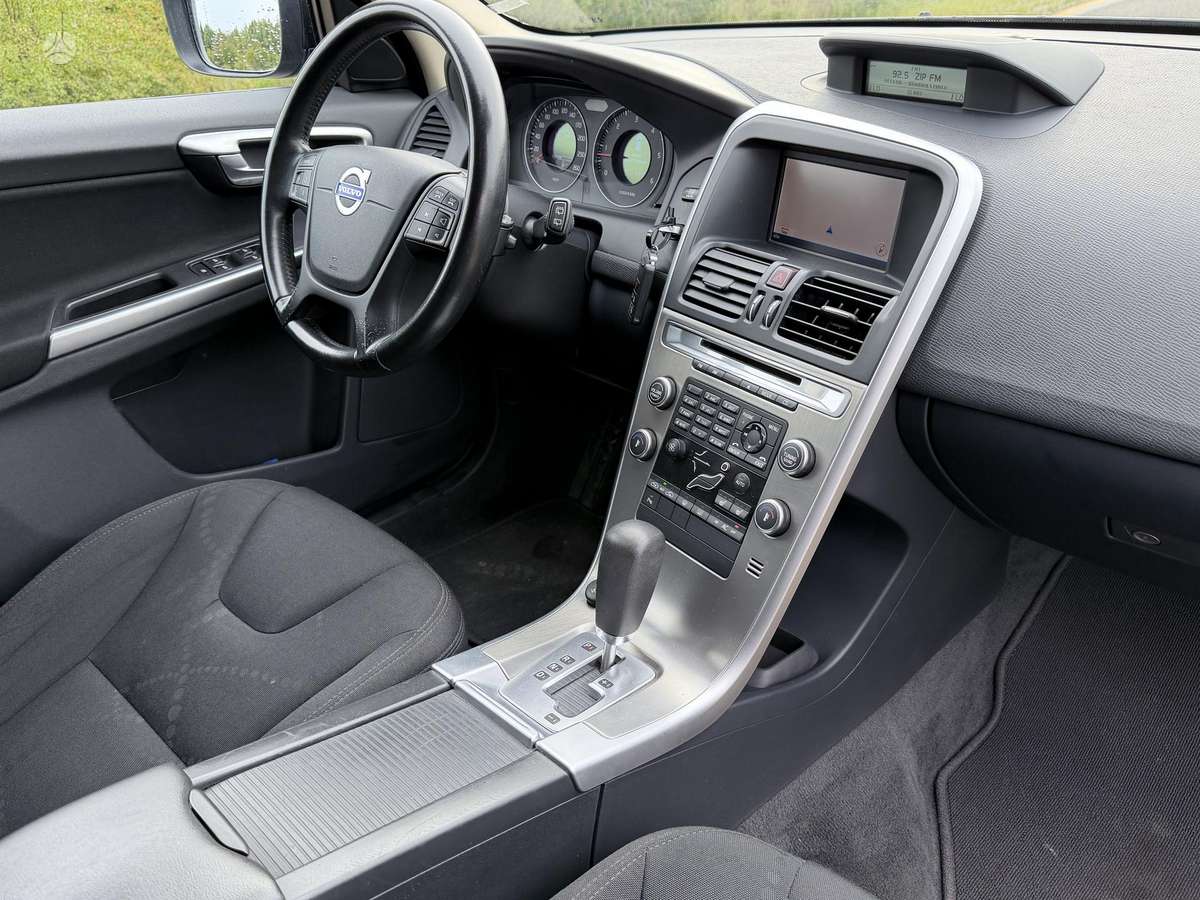 Volvo XC60 2010 — фото 16