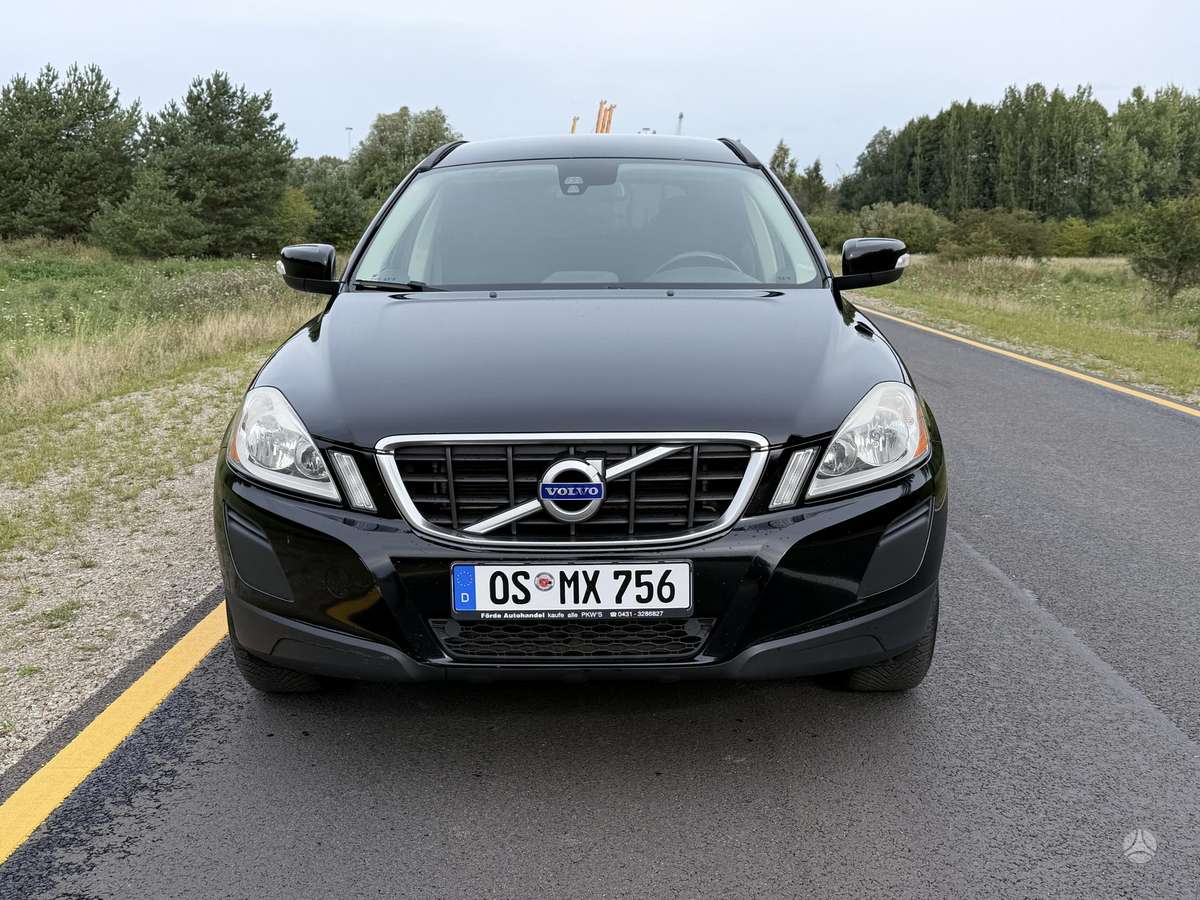 Volvo XC60 2010 — салон