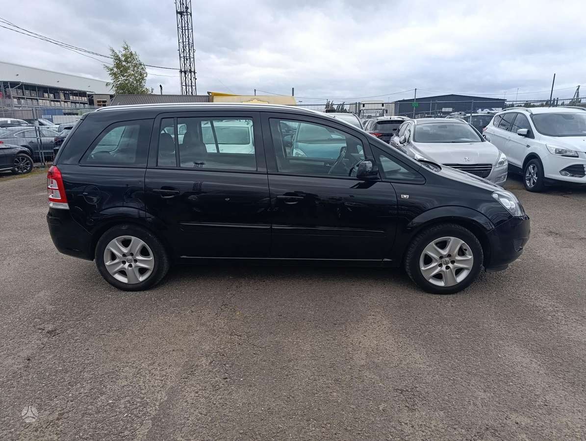 Opel Zafira 2013 — photo 5