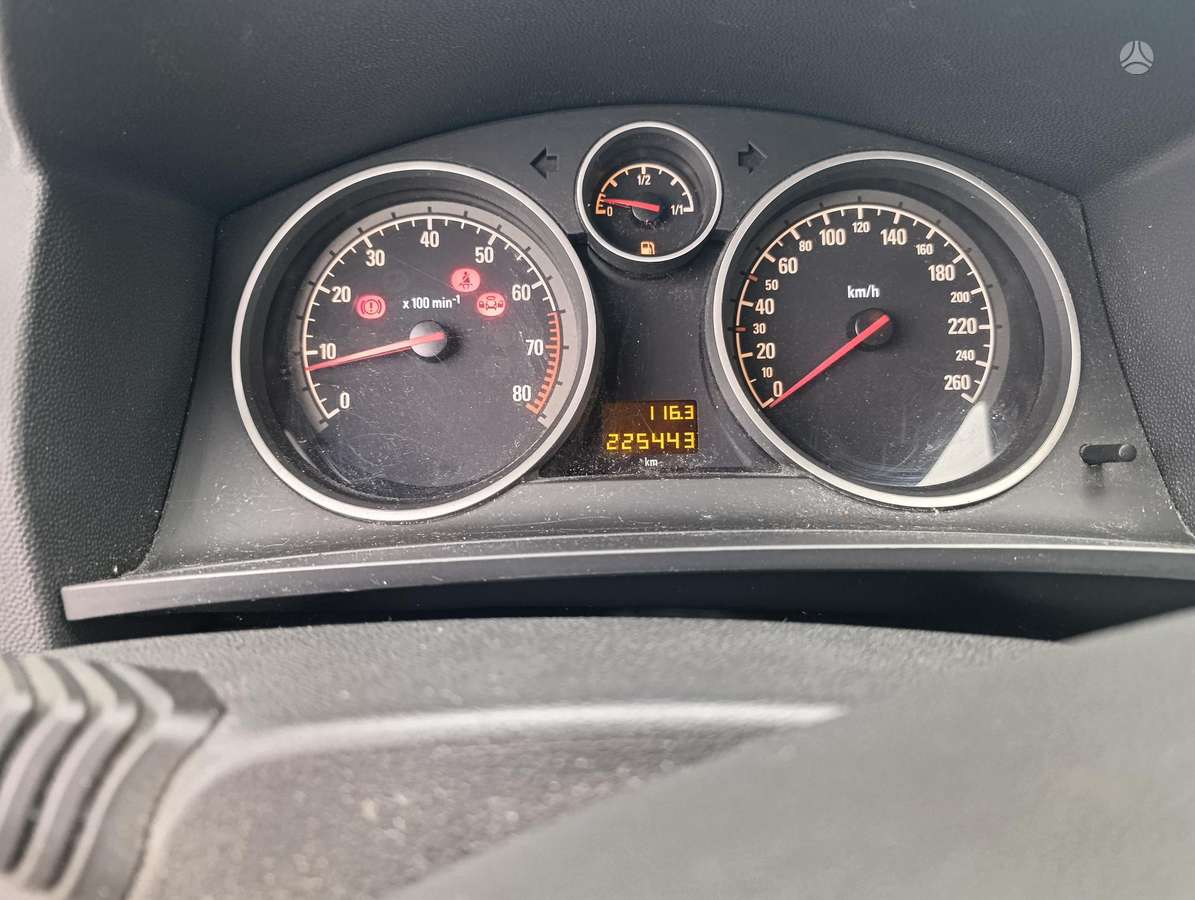 Opel Zafira 2013 — photo 8