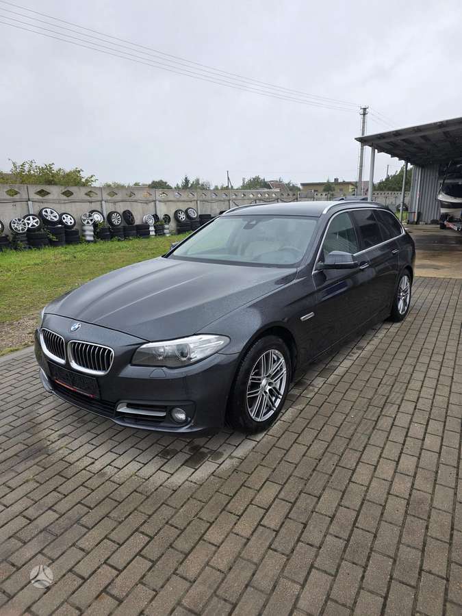 BMW 525 2014 — салон