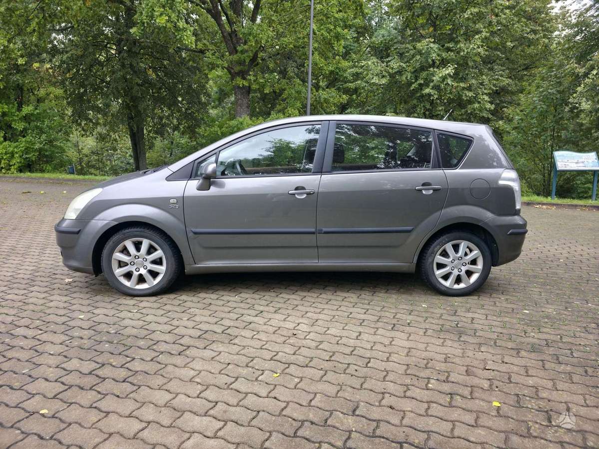 Toyota Corolla 2005 — engine 1995 cm³, 116 HP (85kW)