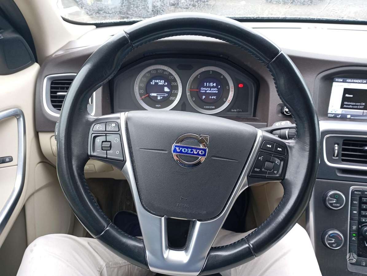 Volvo V60 2011 — photo 19