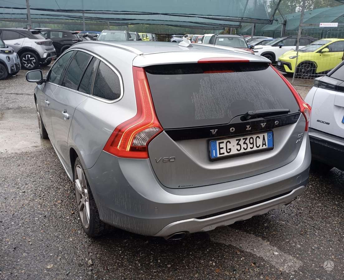 Volvo V60 2011 — interior