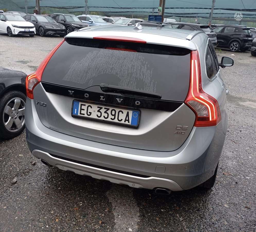Volvo V60 2011 — engine 2400 cm³, 205 HP (151kW)