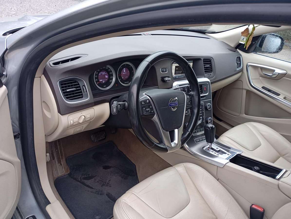 Volvo V60 2011 — photo 7
