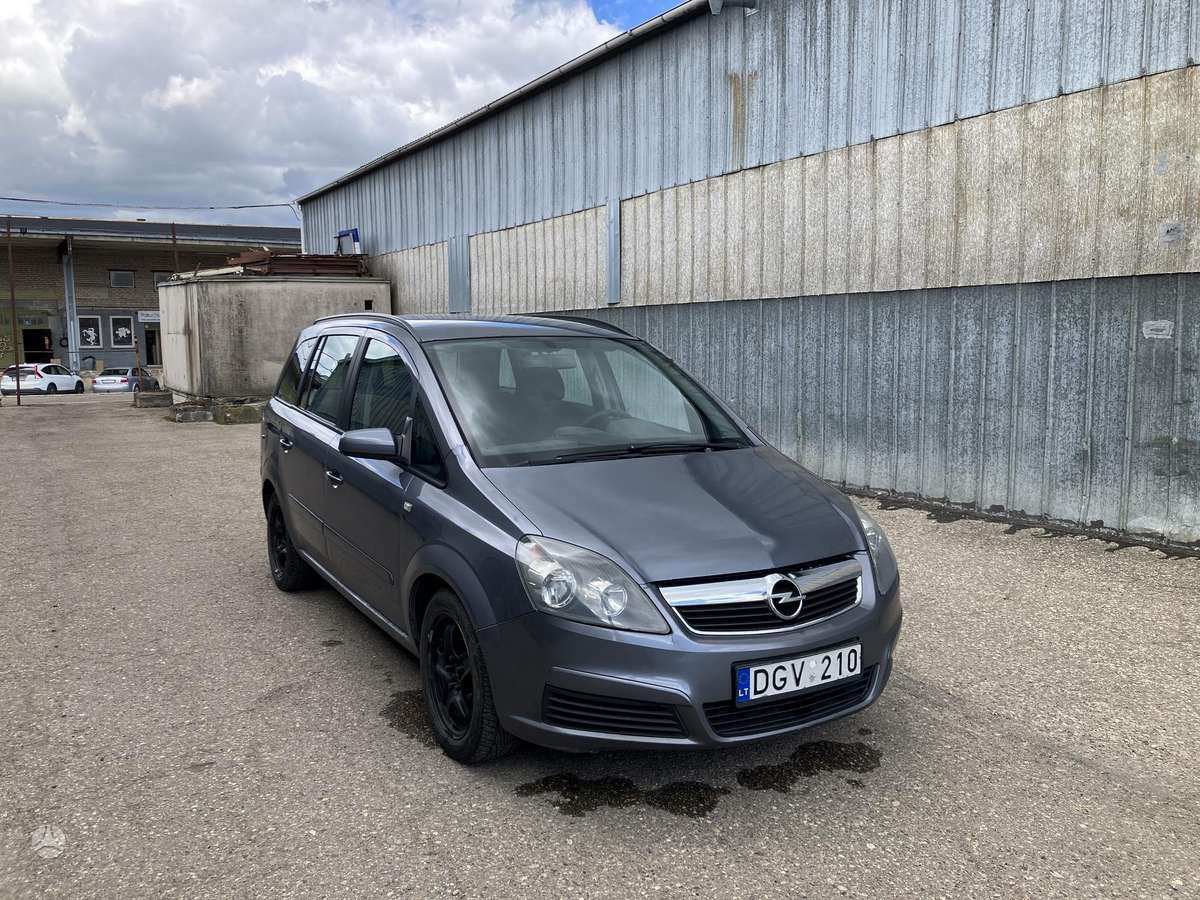 Opel Zafira 2007 — вигляд ззаду