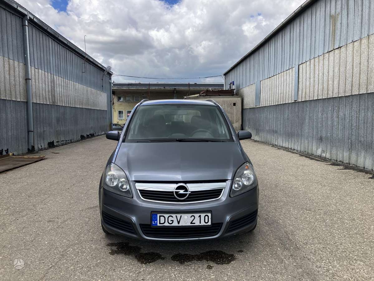 Opel Zafira 2007 — салон
