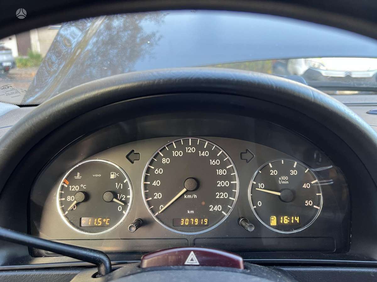 Mercedes-Benz ML270 2004 — двигун 2700 cm³, 163 HP (120kW)