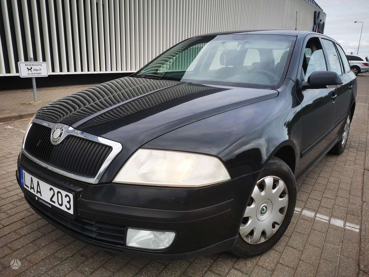 Skoda Octavia 2007 — rear view