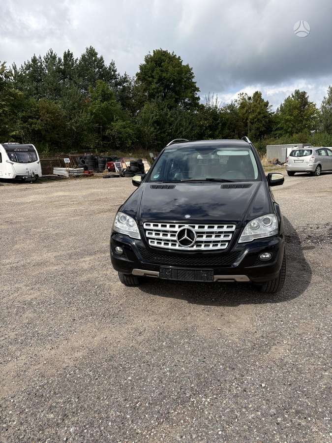 Mercedes-Benz ML280 2009 — rear view