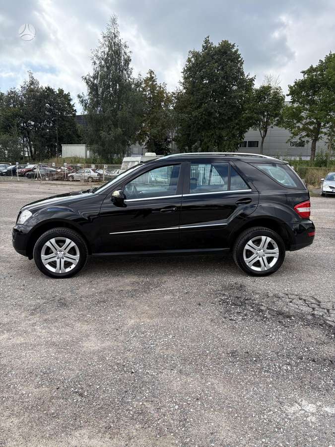 Mercedes-Benz ML280 2009 — interior