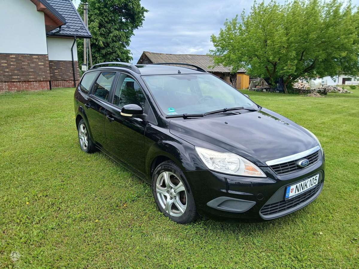Ford Focus 2011 — вигляд ззаду