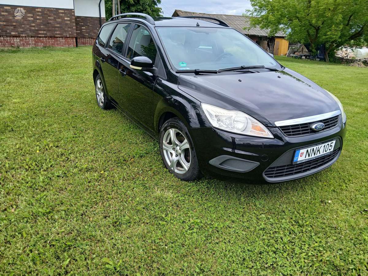 Ford Focus 2011 — салон