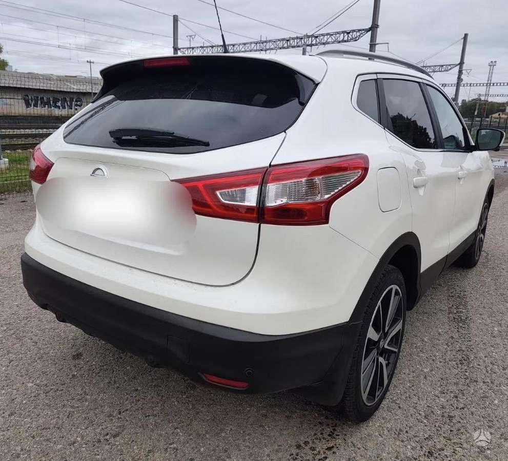 Nissan Qashqai 2015 — вигляд ззаду