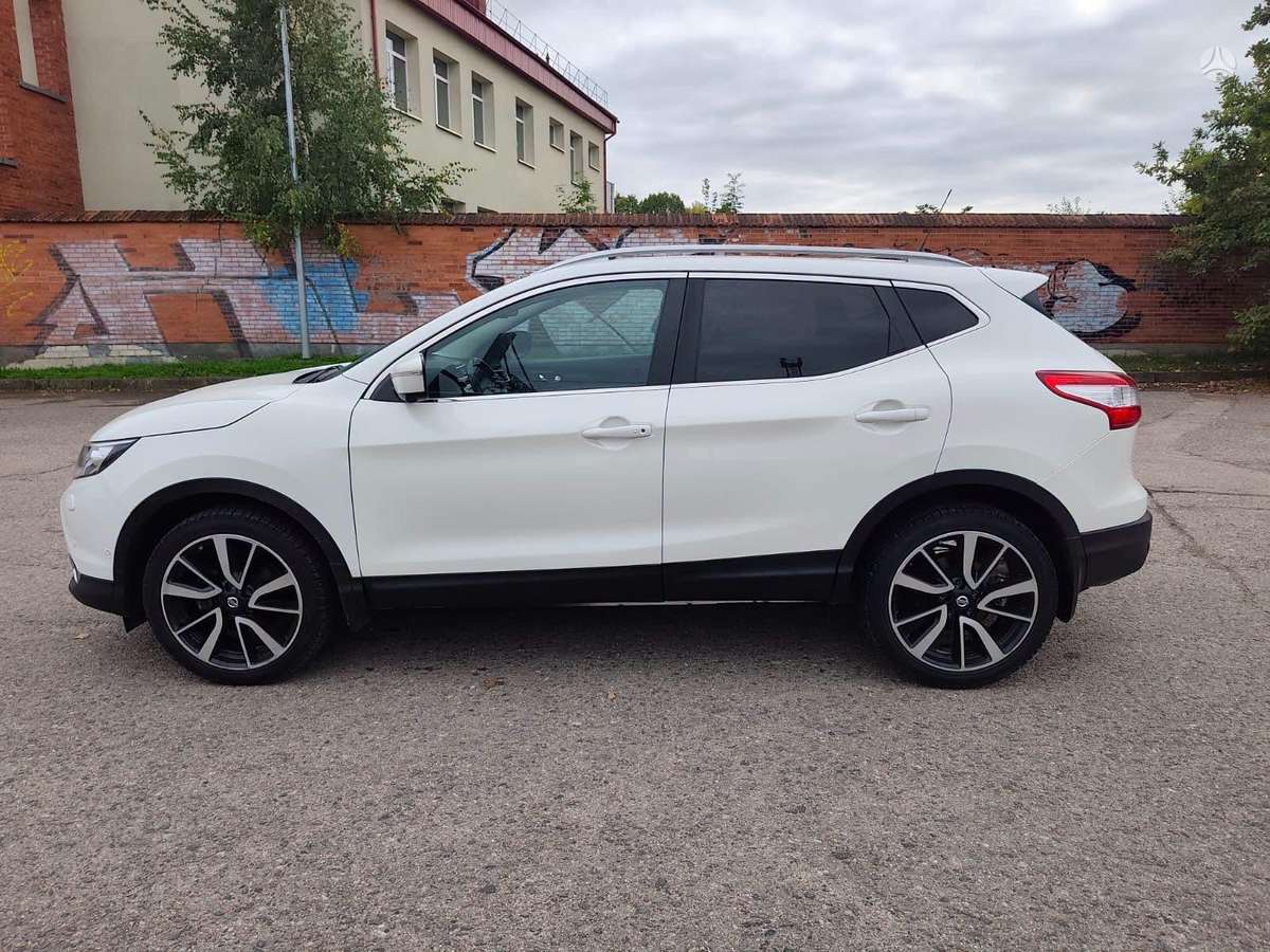 Nissan Qashqai 2015 — салон