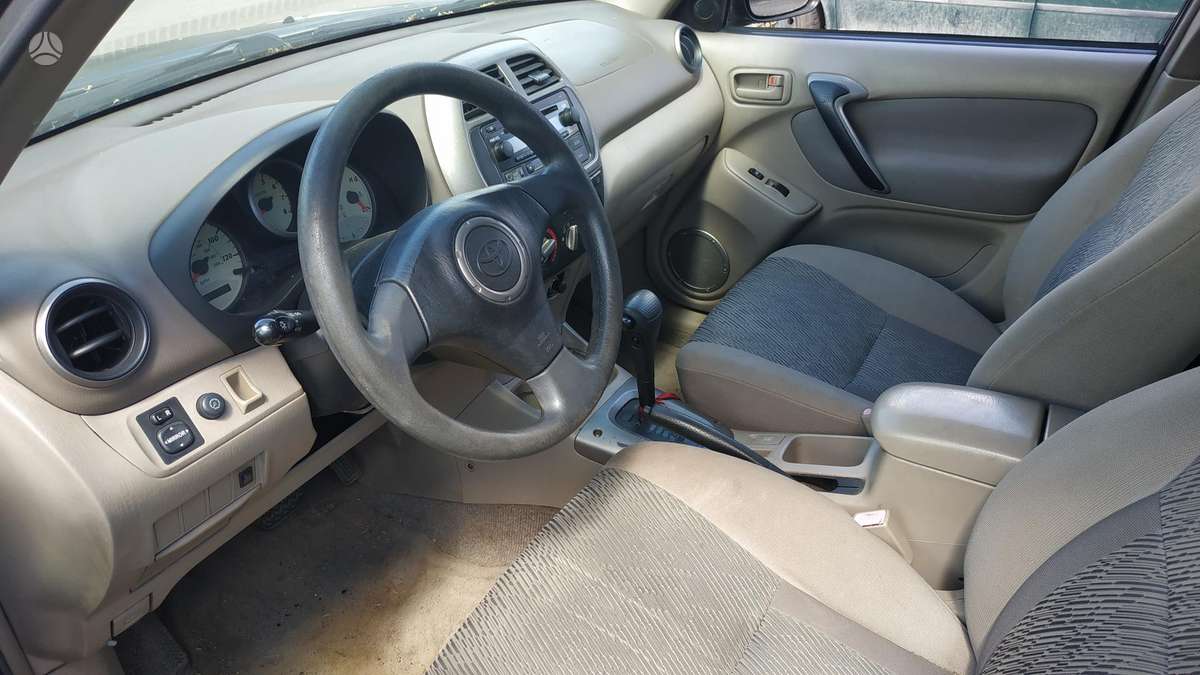 Toyota RAV4 2004 — engine 1998 cm³, 150 HP (110kW)