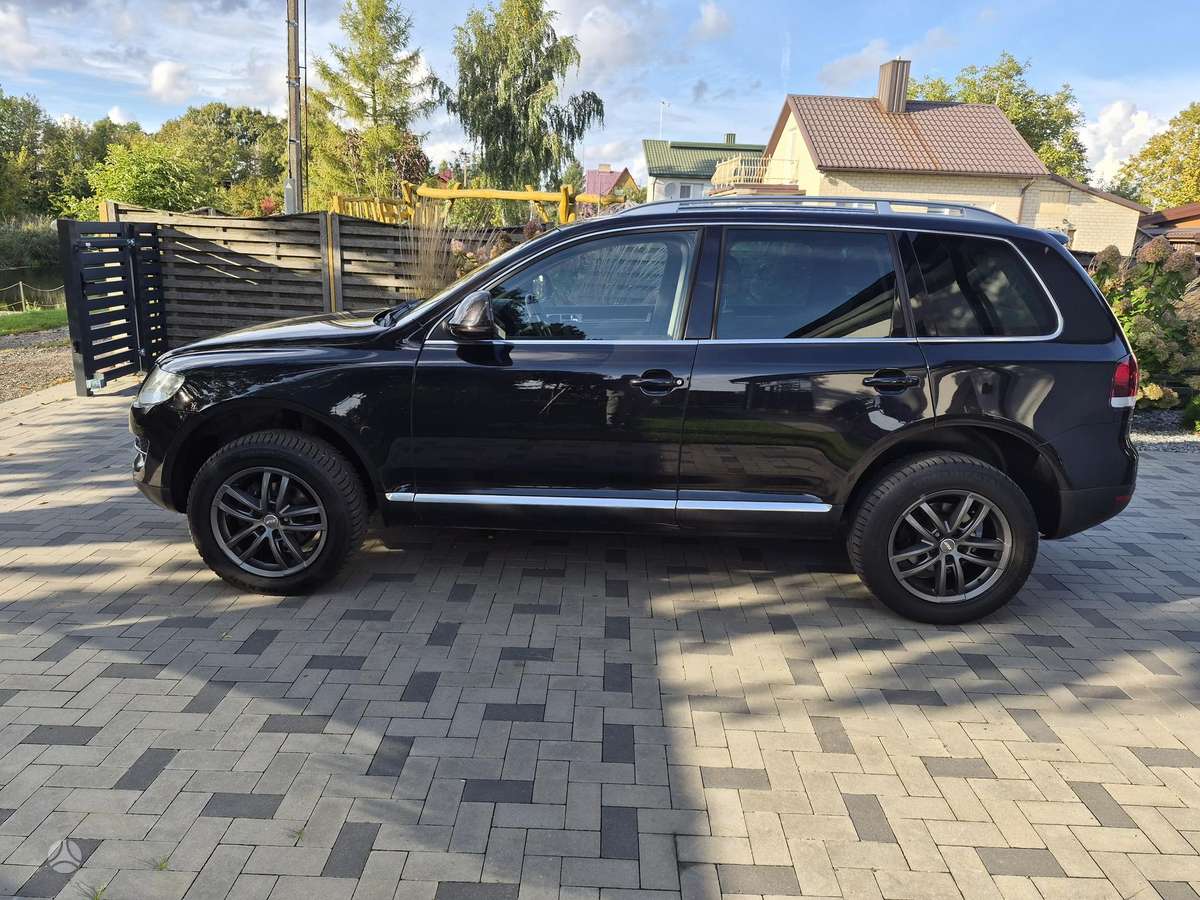 Volkswagen Touareg 2008 — rear view