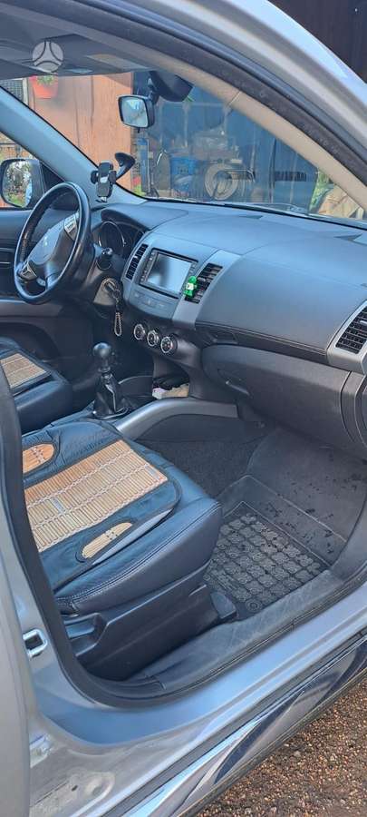 Peugeot 4007 2010 — вигляд ззаду