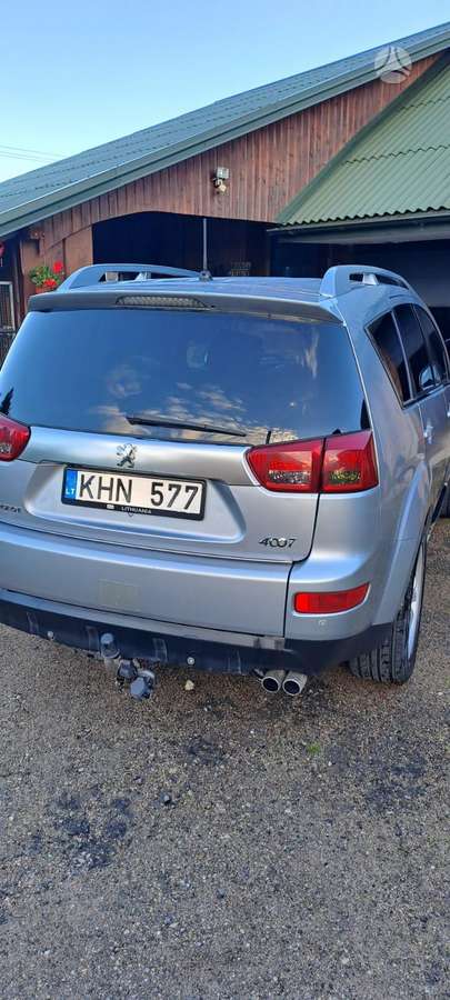 Peugeot 4007 2010 — салон