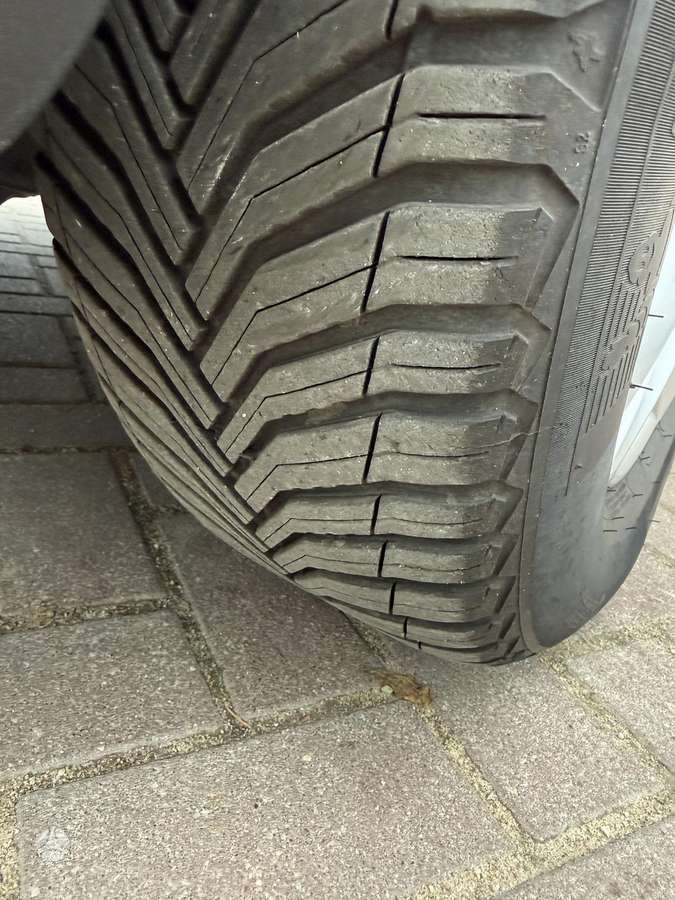 Volkswagen Tiguan 2011 — photo 11