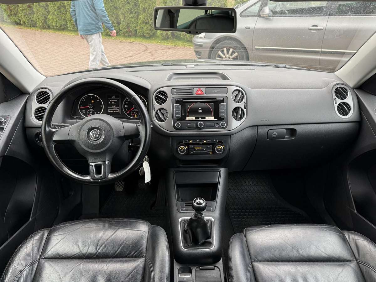 Volkswagen Tiguan 2011 — photo 12
