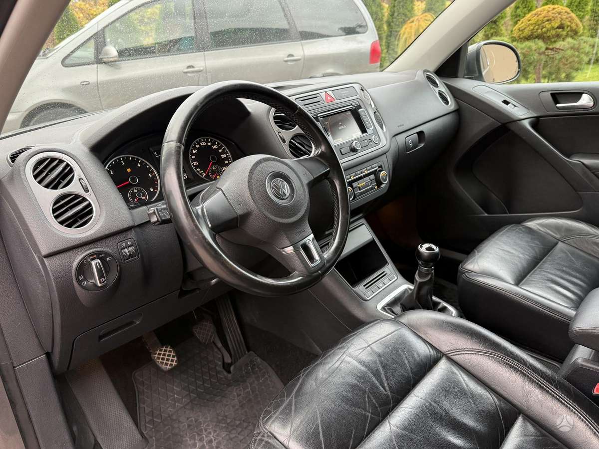 Volkswagen Tiguan 2011 — photo 17