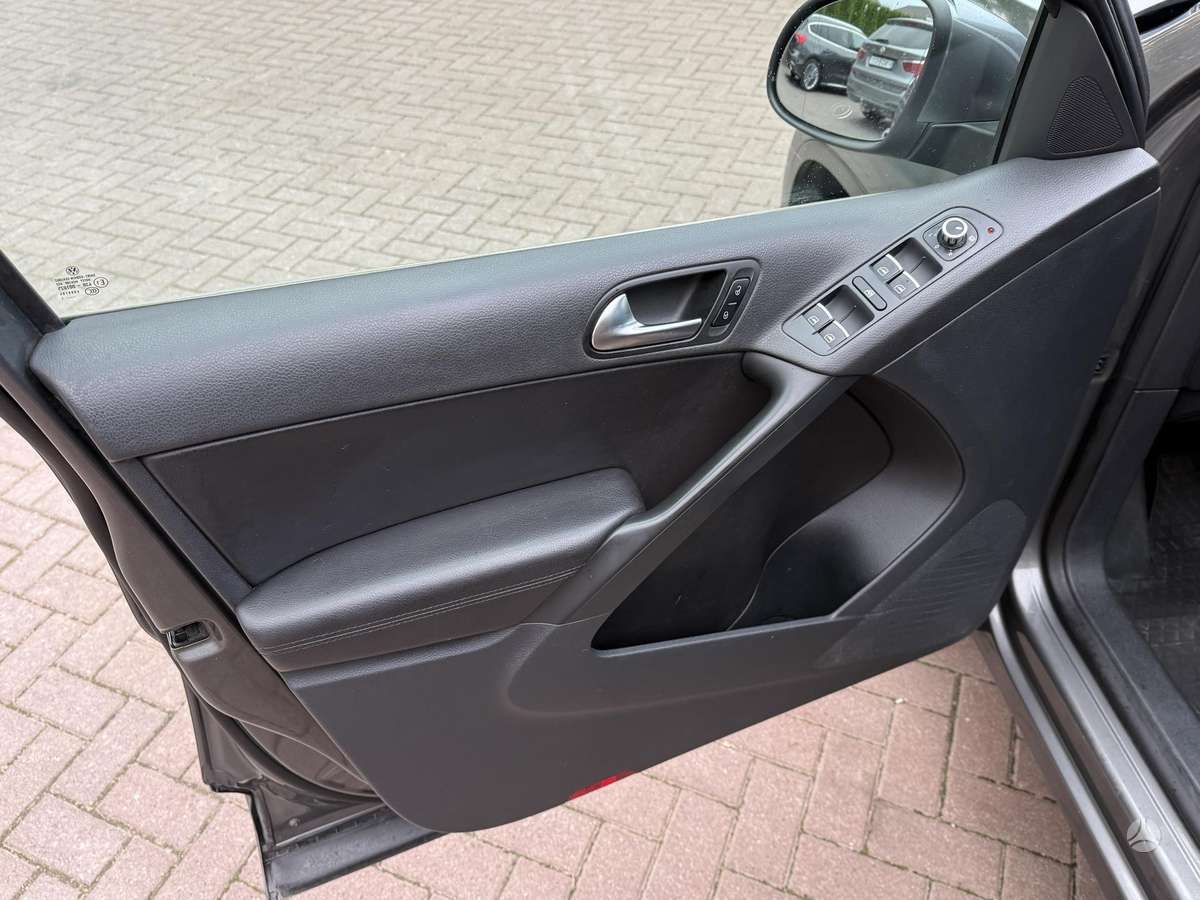 Volkswagen Tiguan 2011 — photo 18