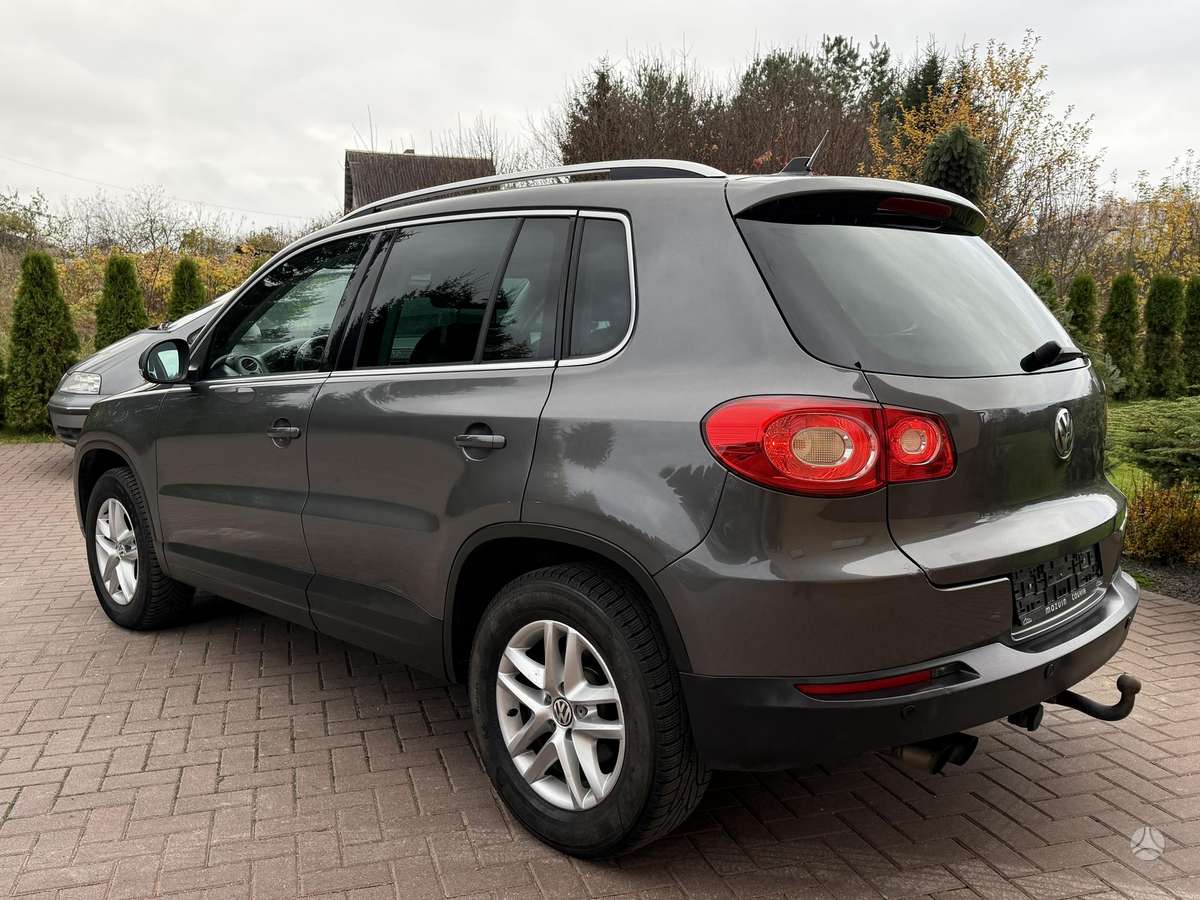 Volkswagen Tiguan 2011 — interior