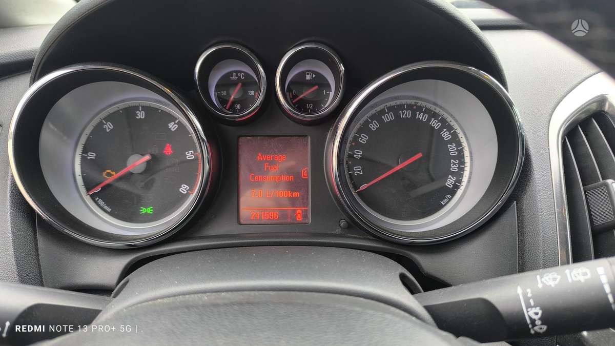 Opel Astra 2011 — photo 11