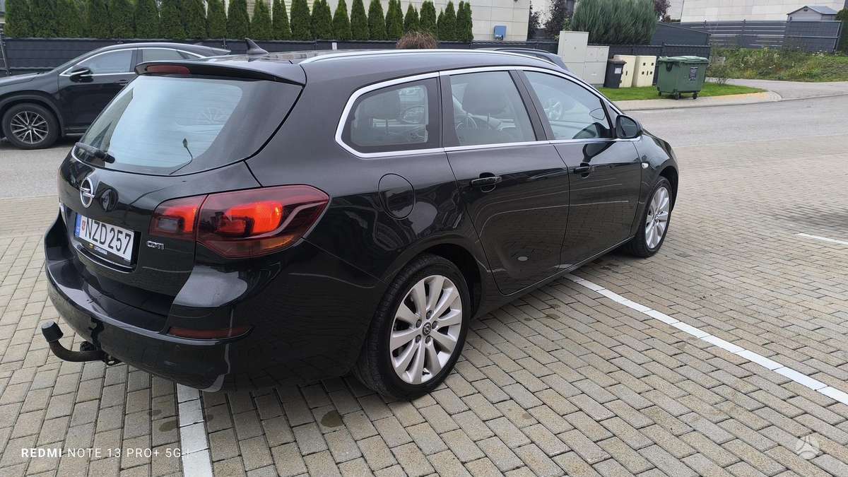 Opel Astra 2011 — engine 1956 cm³, 160 HP (118kW)