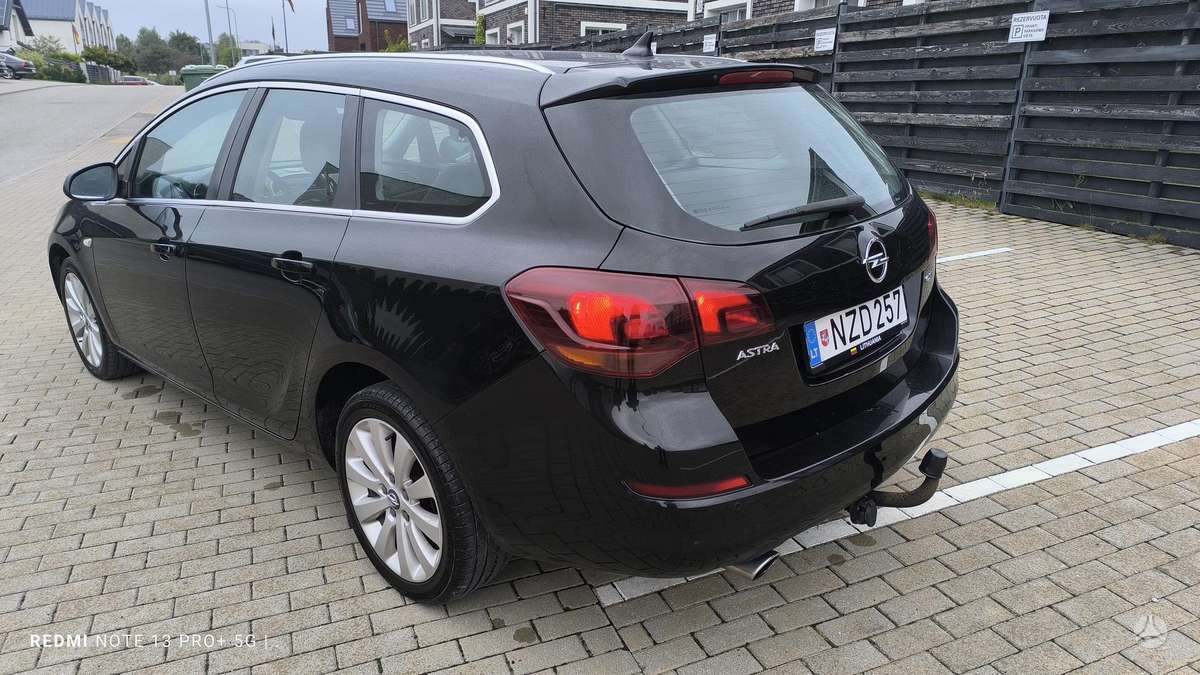 Opel Astra 2011 — photo 6