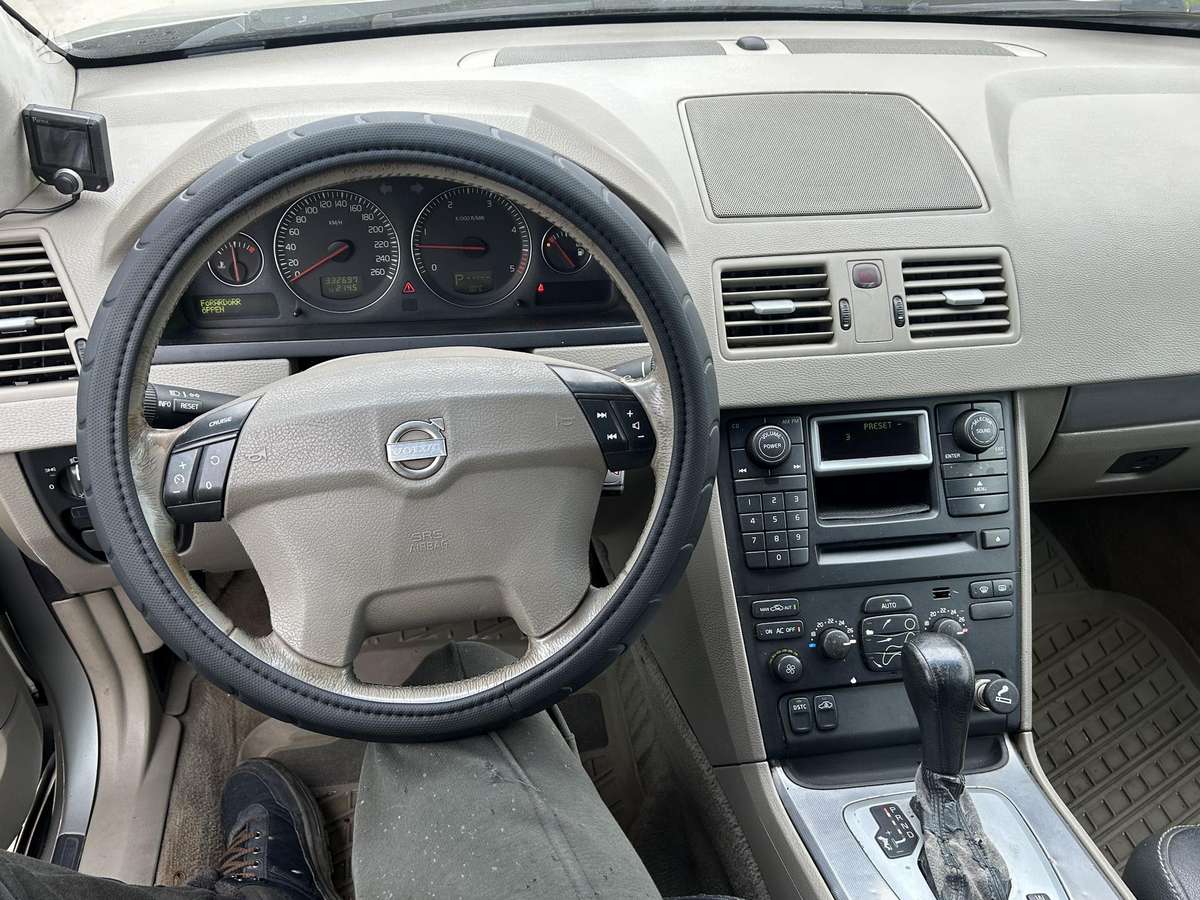 Volvo XC90 2004 — photo 14