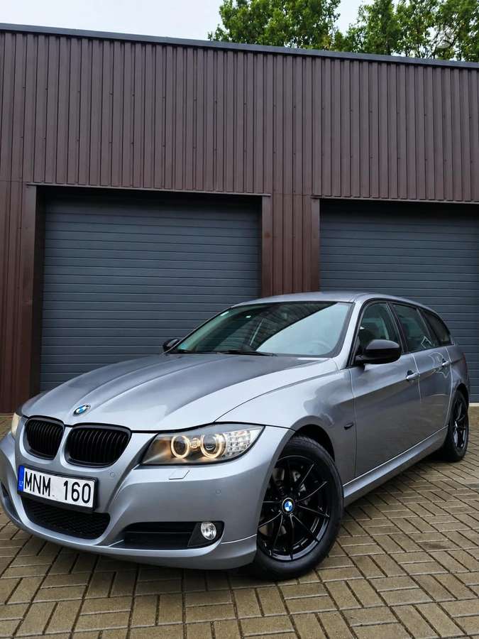 BMW 320 2011 — photo 11