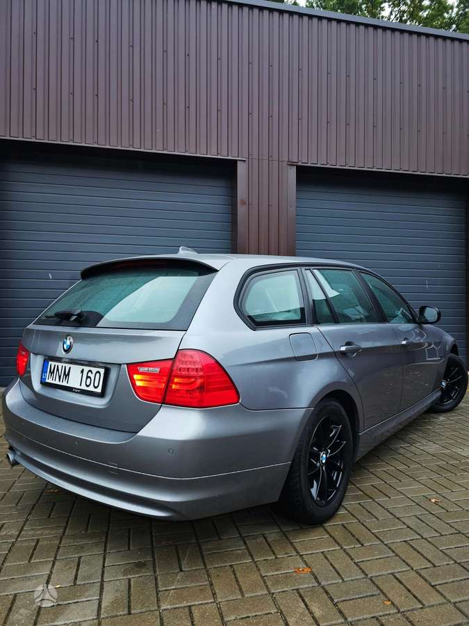 BMW 320 2011 — photo 13