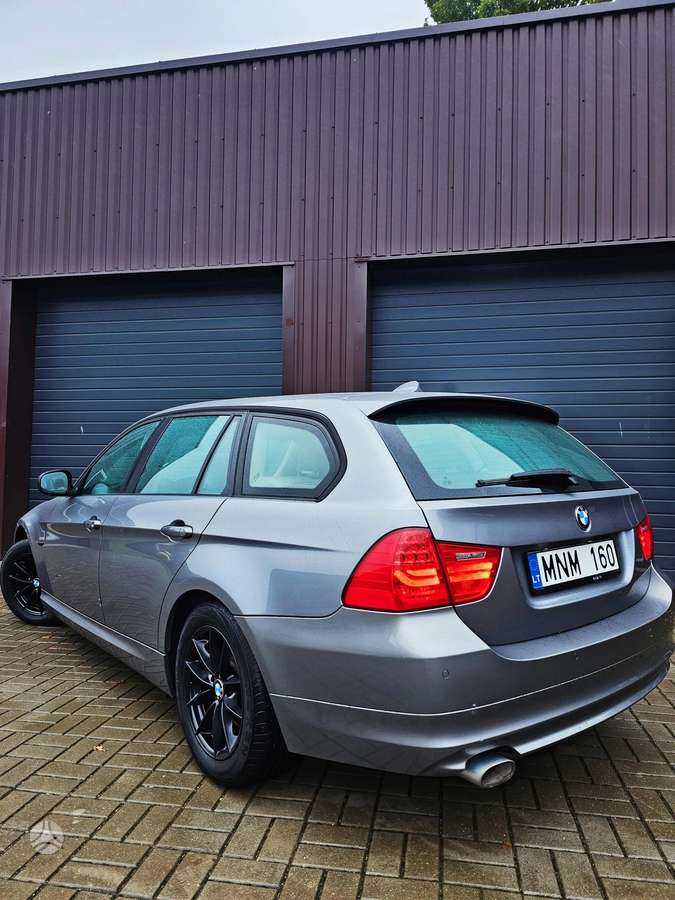 BMW 320 2011 — photo 14