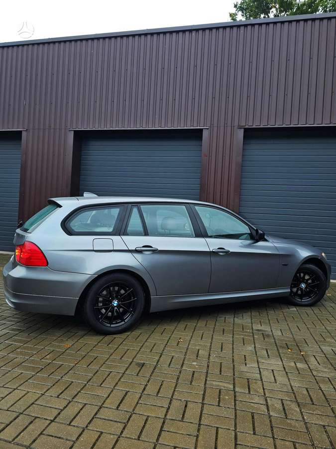 BMW 320 2011 — photo 15