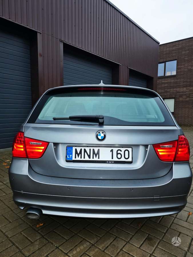 BMW 320 2011 — photo 17