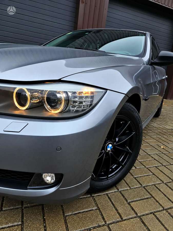 BMW 320 2011 — photo 18