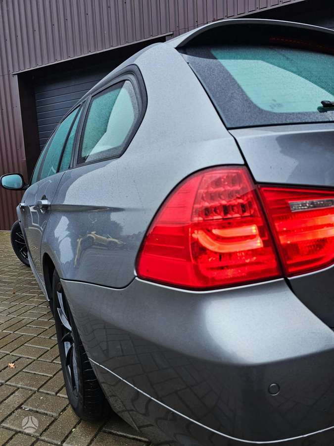 BMW 320 2011 — photo 19